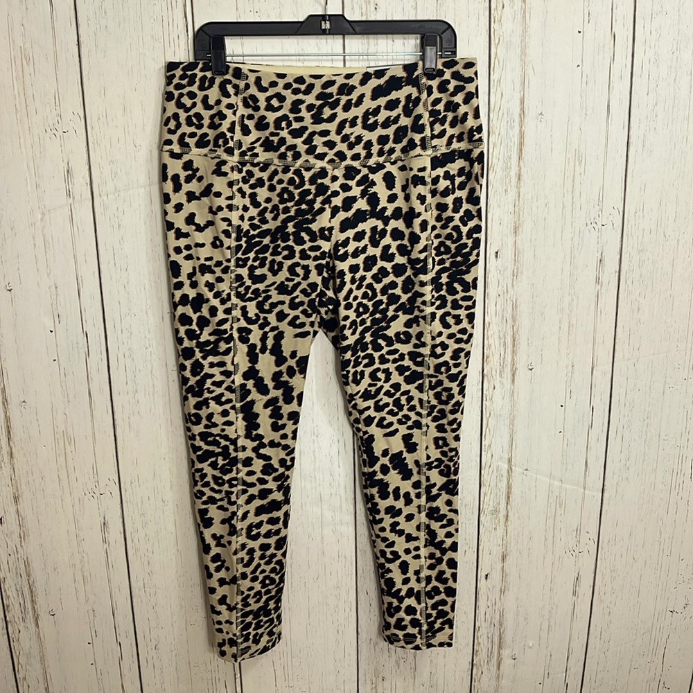 NWT Zenergy So Slimming Leopard Print Chico’s Crop Legging Size 2